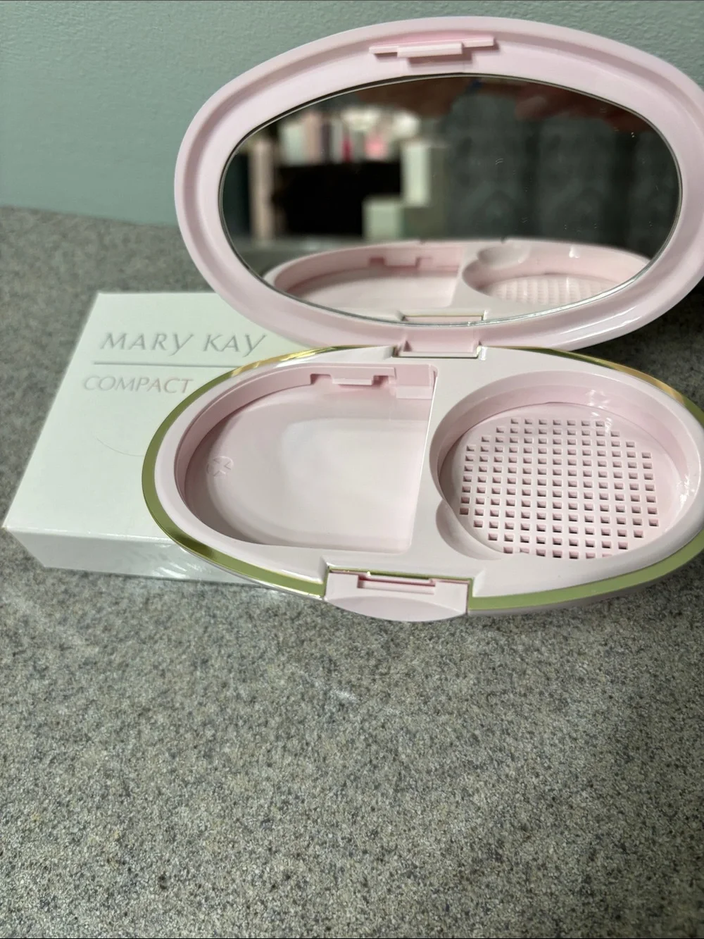NWT Mary Kay Pink Travel Compact Mirror Case